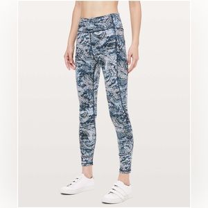 Lululemon In Movement 7/8 Tight *Everlux 25" in Paisley Glaze Multi